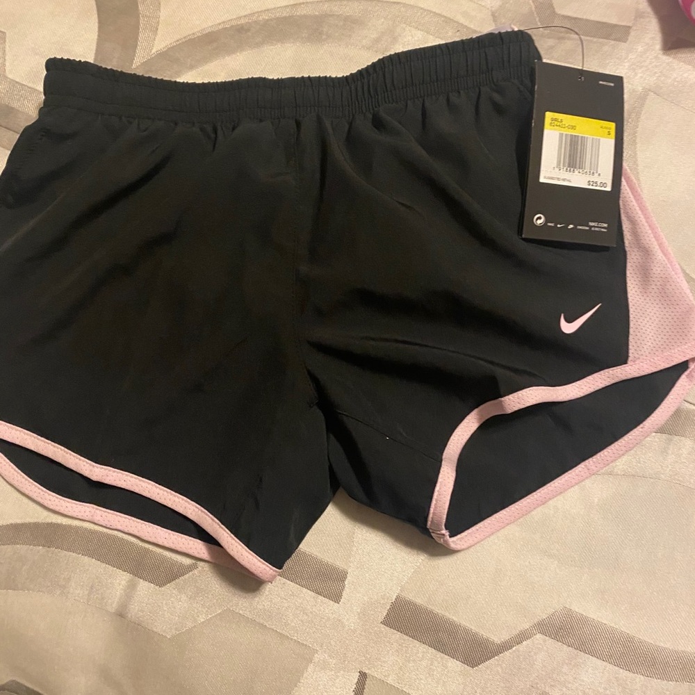 Girls Nike shorts new